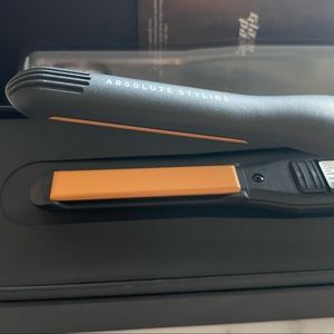 GLAMPALM SIGNATURE 0.5" Ceramic Flat Iron - New in Box